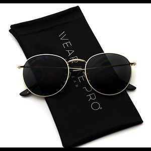 Round reflective sunglasses - black and gold